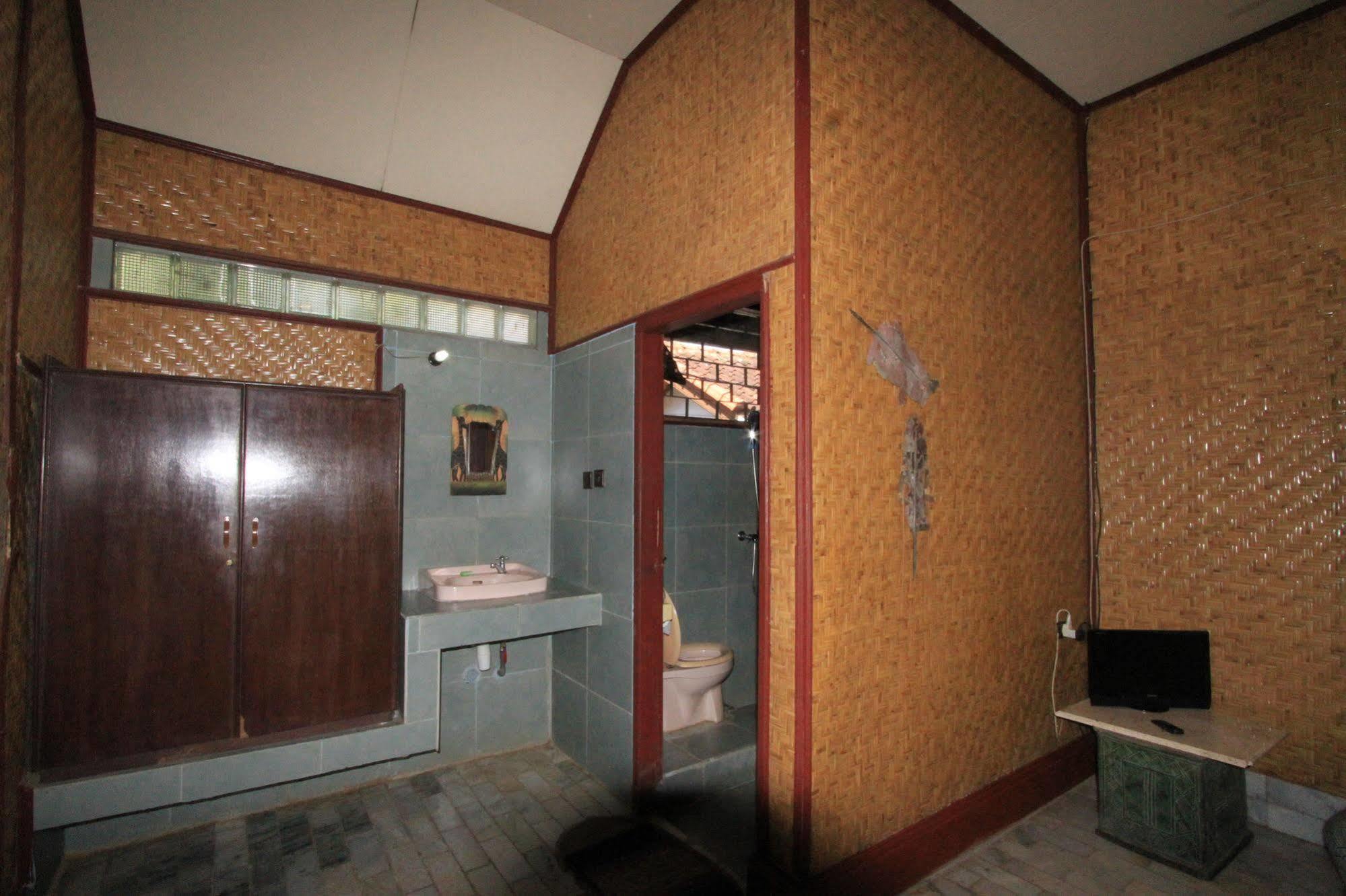 Hotel Bumi Aditya Senggigi Exterior photo