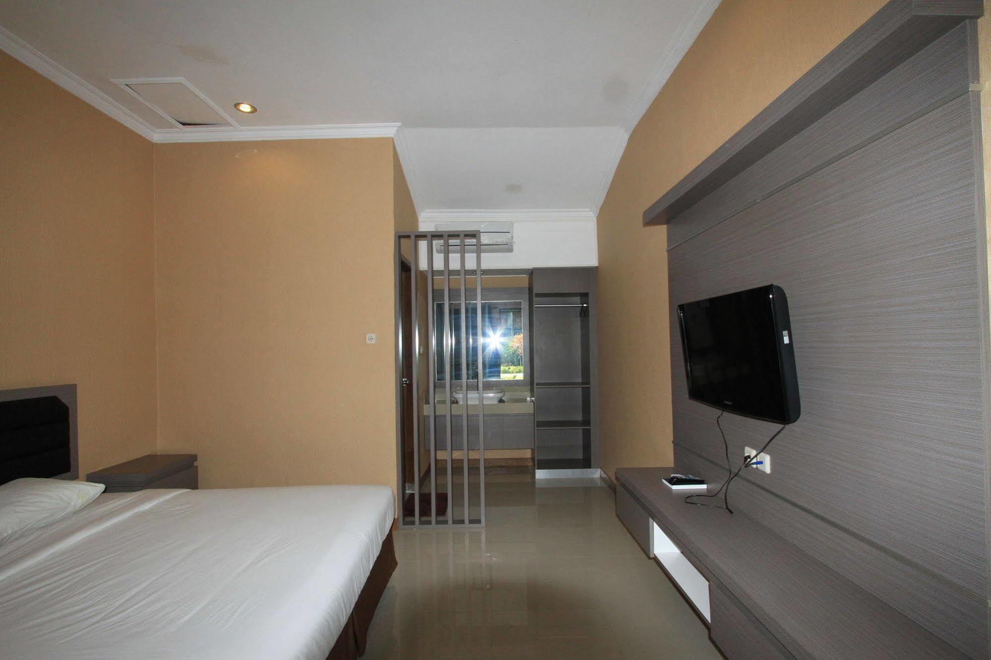 Hotel Bumi Aditya Senggigi Exterior photo